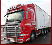 Oy L.Simons Transport Ab koostuu tänä päivänä yhdestätoista rekkayhdistelmästä joista seitsemän on S...